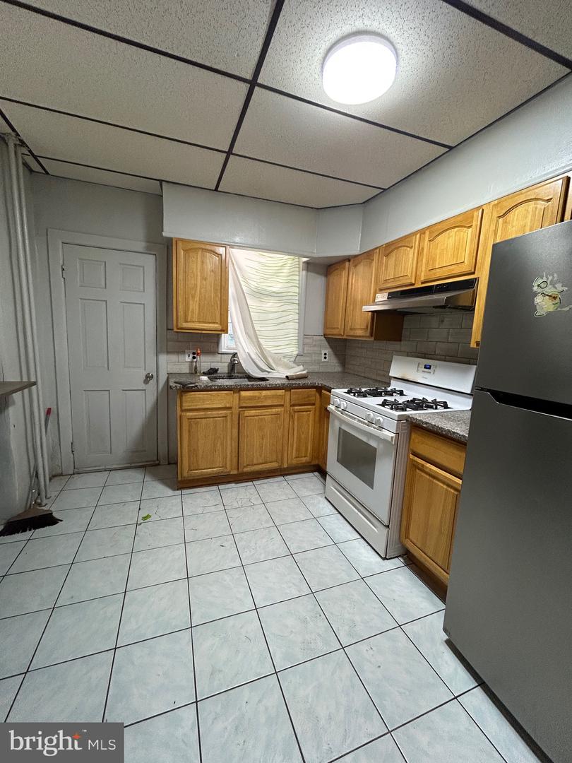 2429 S Lawrence St Property Photo 8