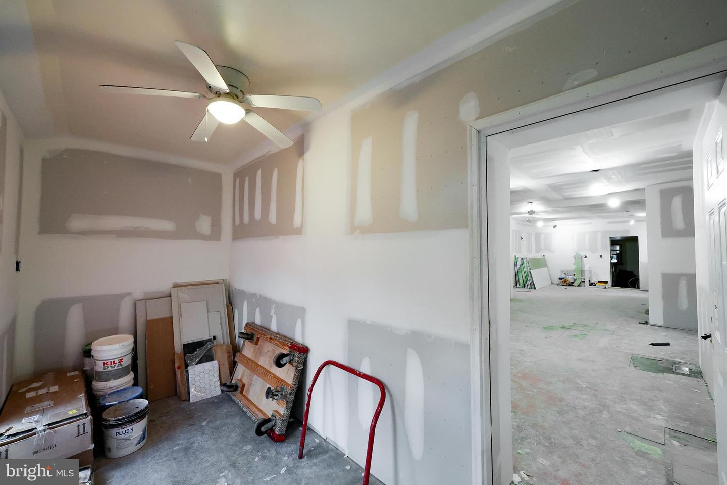5212 Race St Property Photo 3