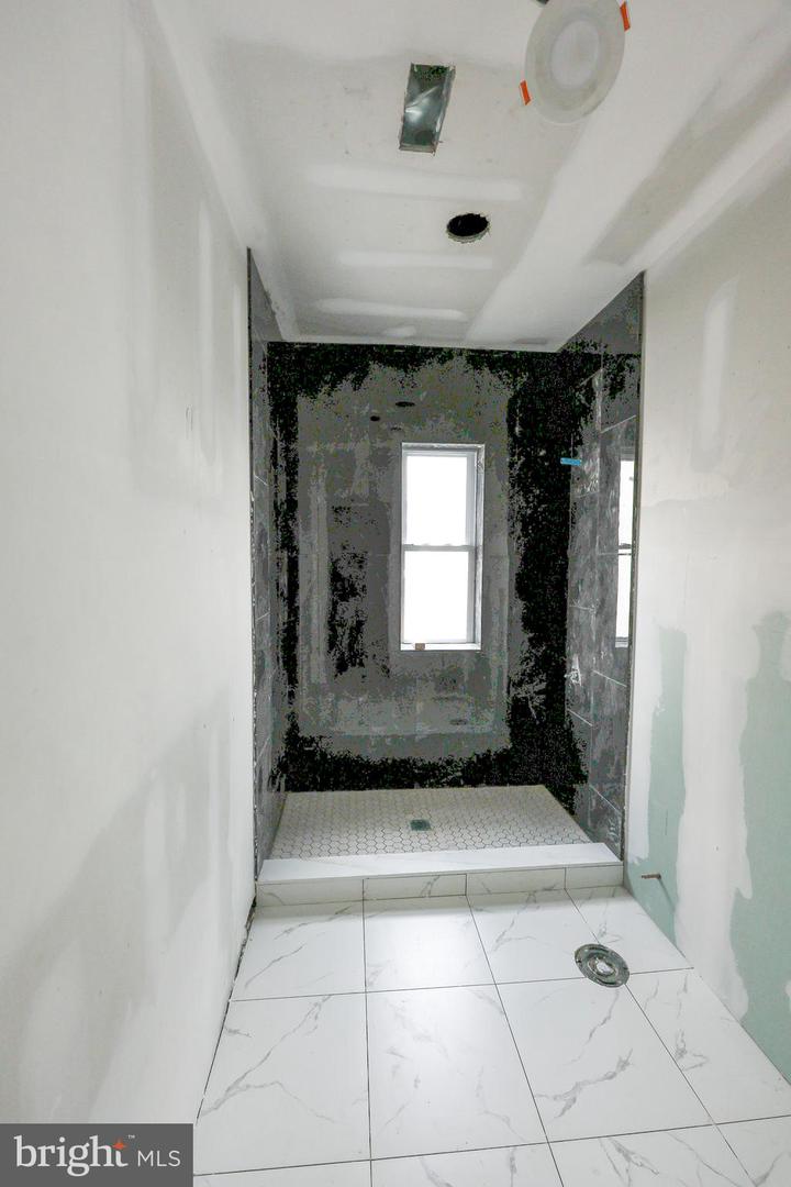 5212 Race St Property Photo 9