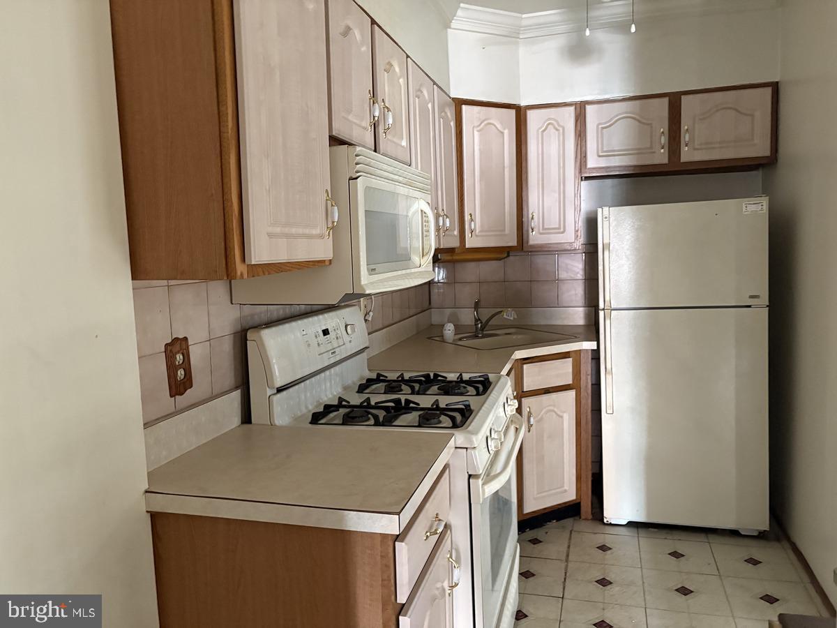 2054 Anchor St Property Photo 9