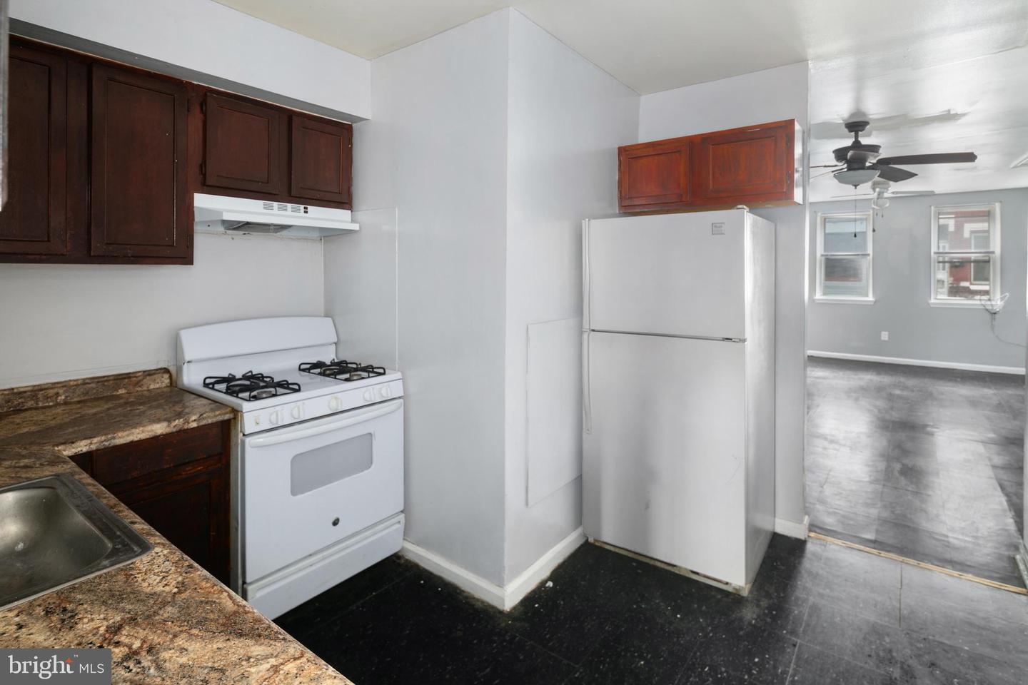 2407 N Marshall St Property Photo 4