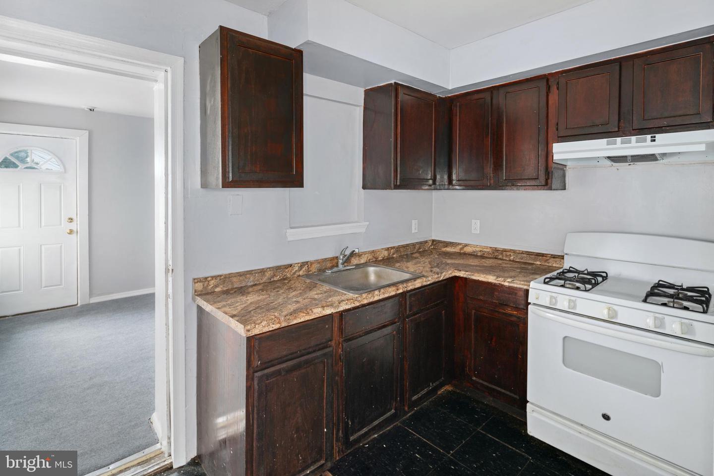 2407 N Marshall St Property Photo 5