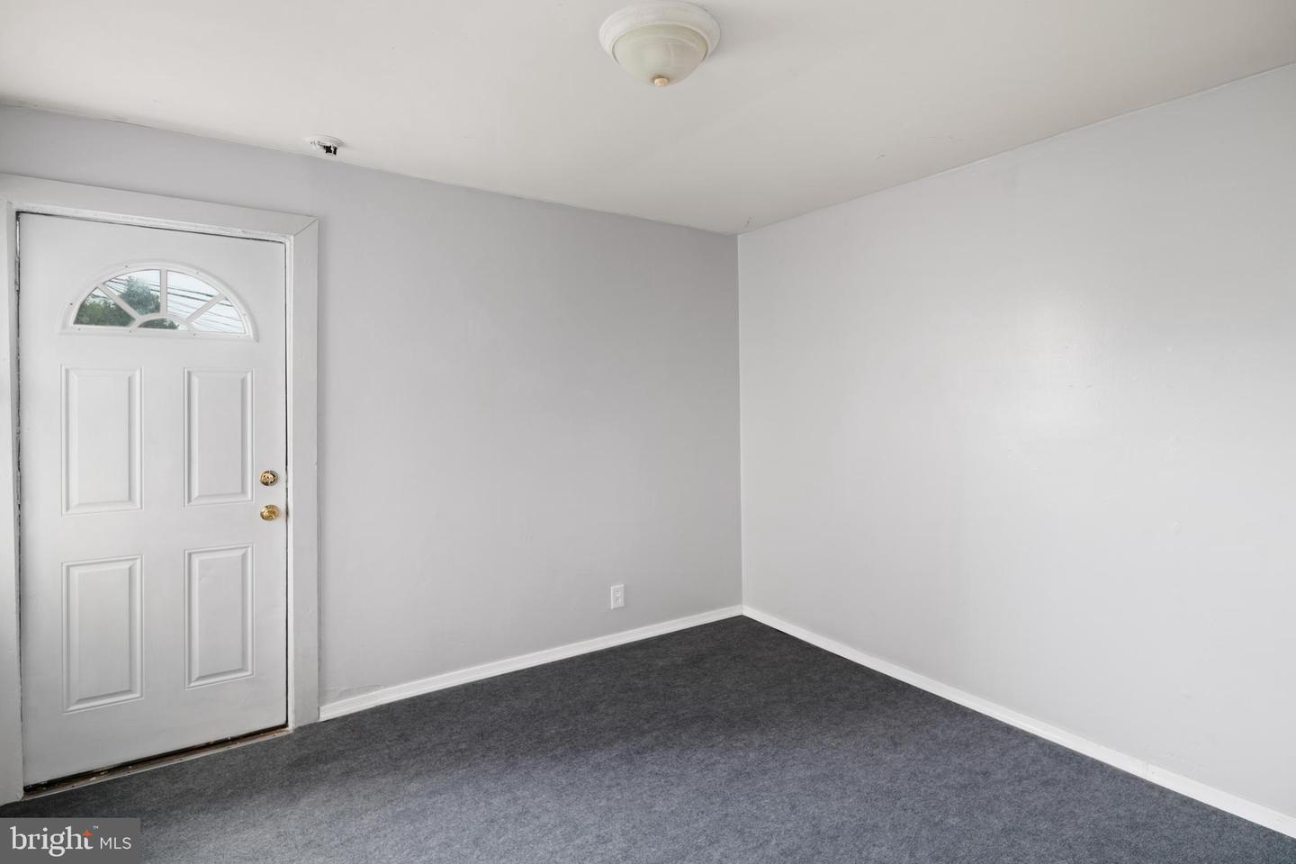 2407 N Marshall St Property Photo 7