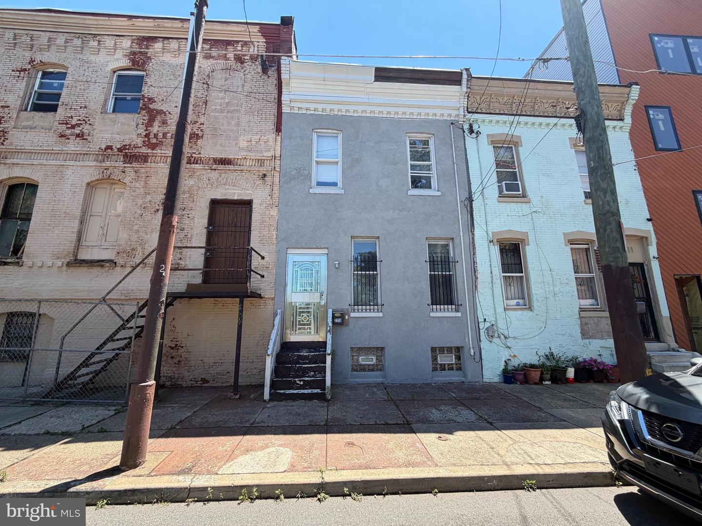 2213 N 11TH ST Property Photo 1