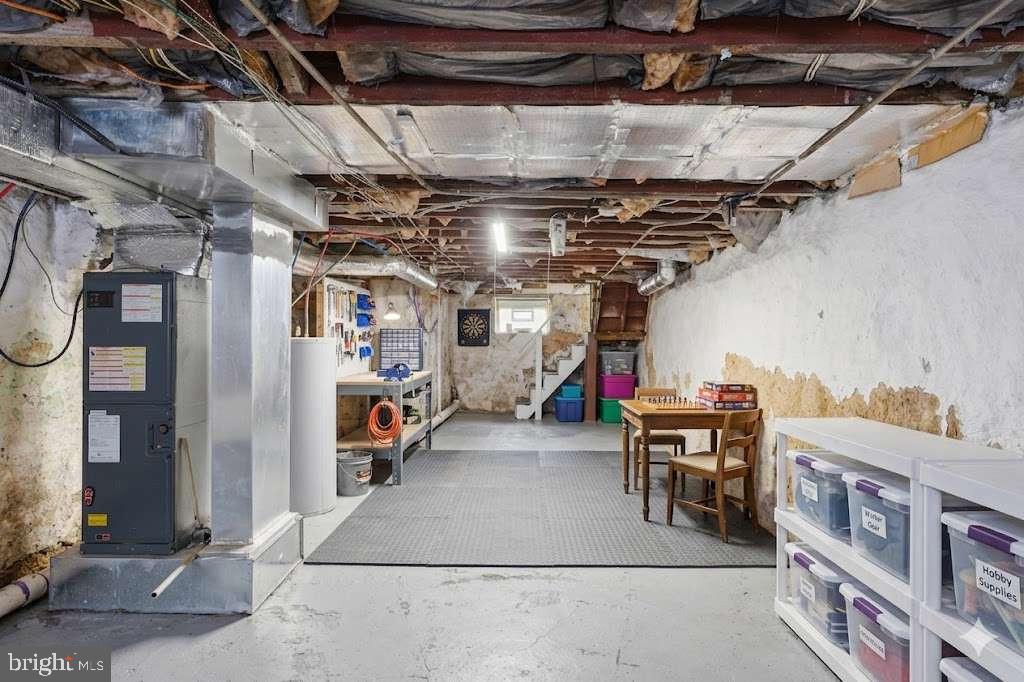 5532 Addison St Property Photo 10