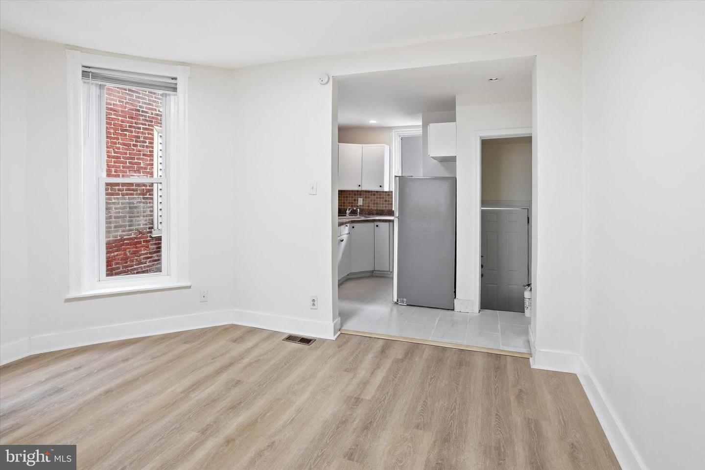 5532 Addison St Property Photo 16