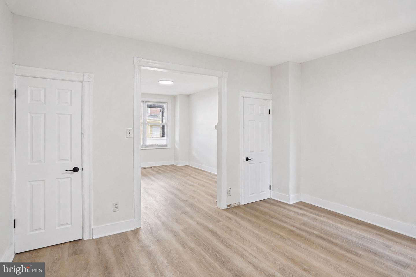 5532 Addison St Property Photo 18