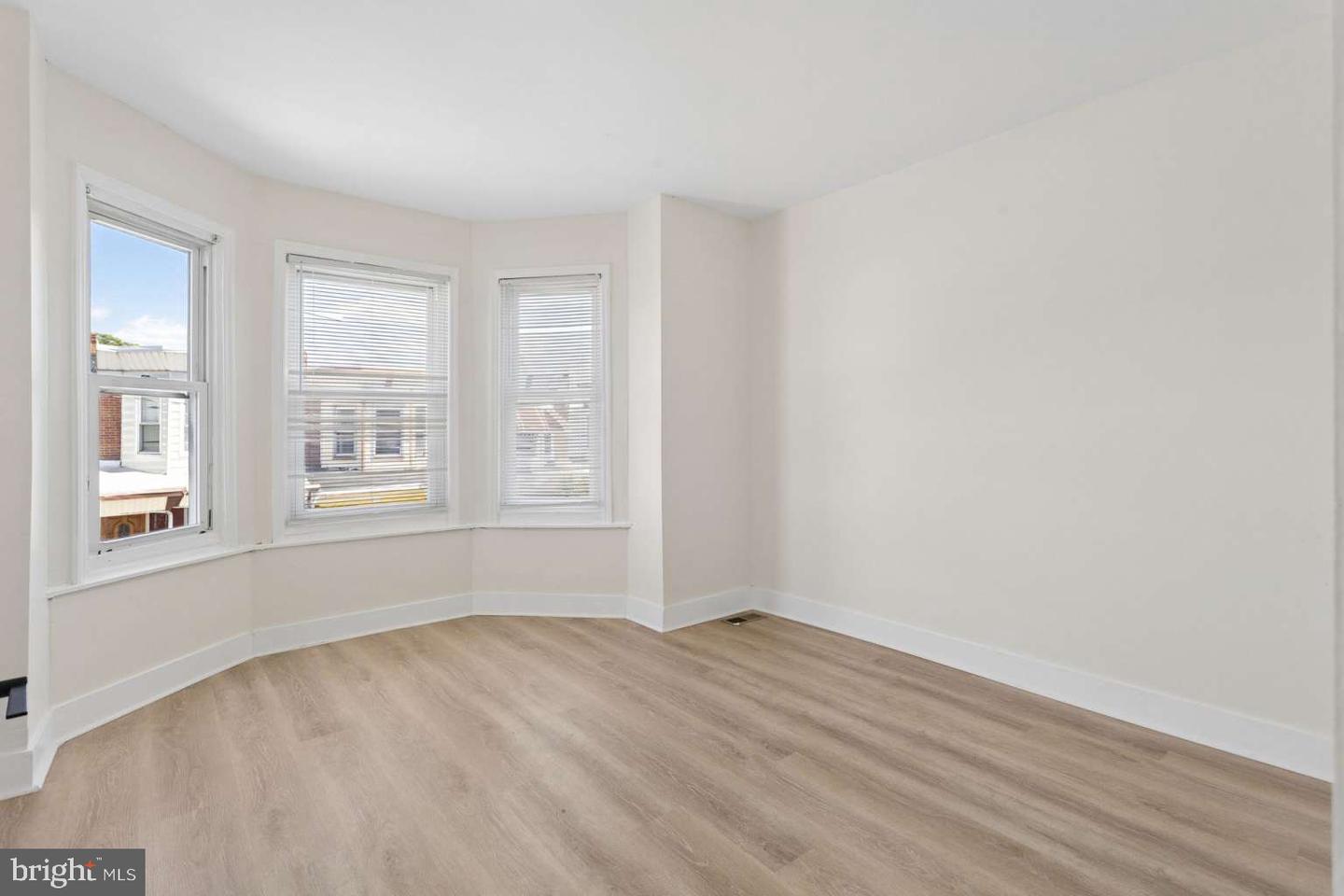 5532 Addison St Property Photo 24
