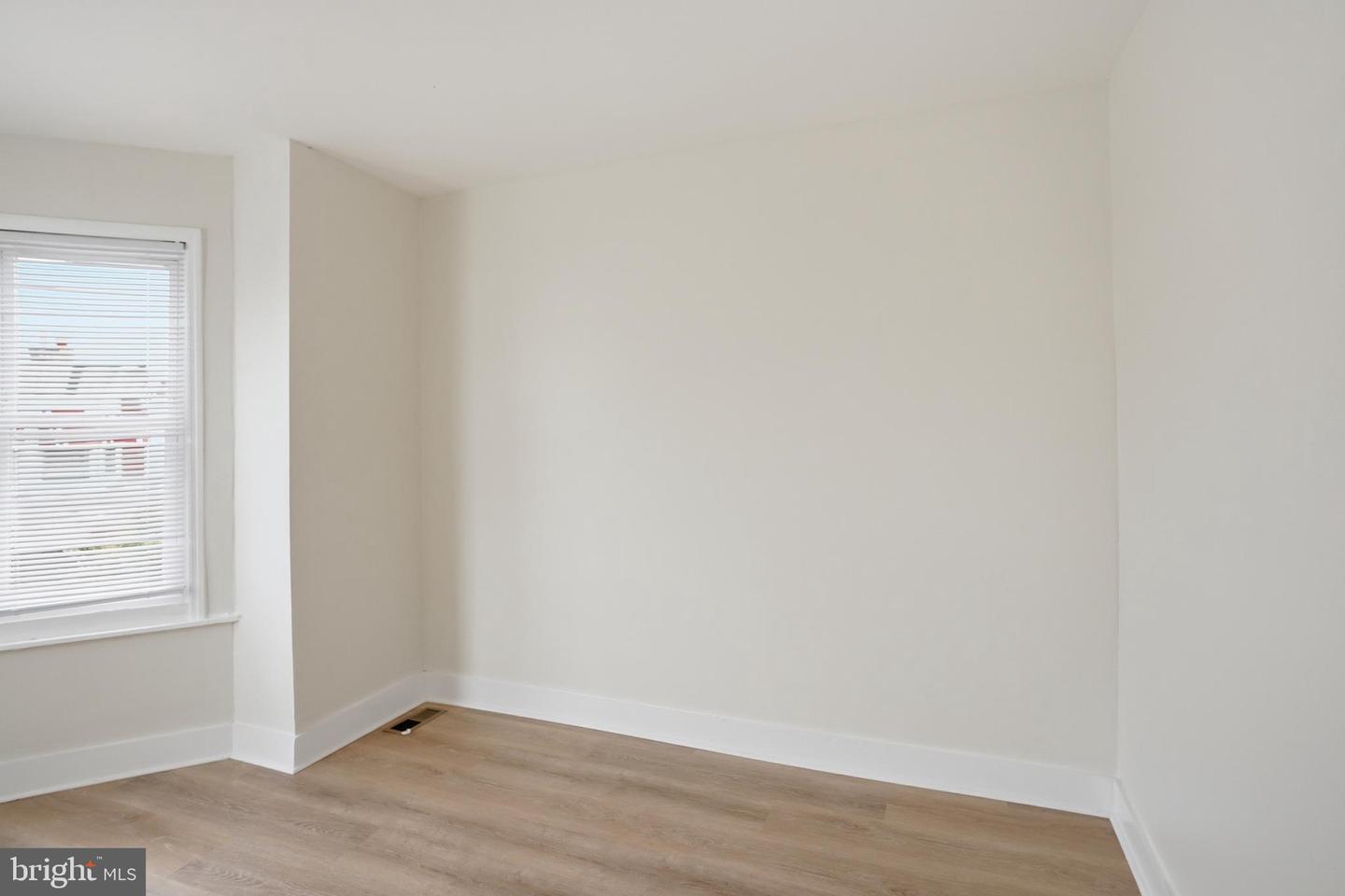 5532 Addison St Property Photo 25