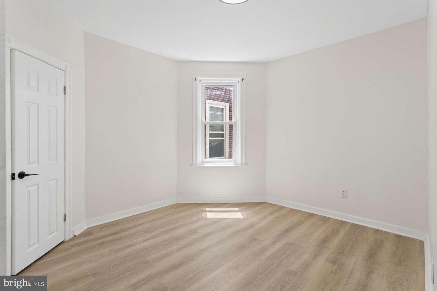 5532 Addison St Property Photo 29