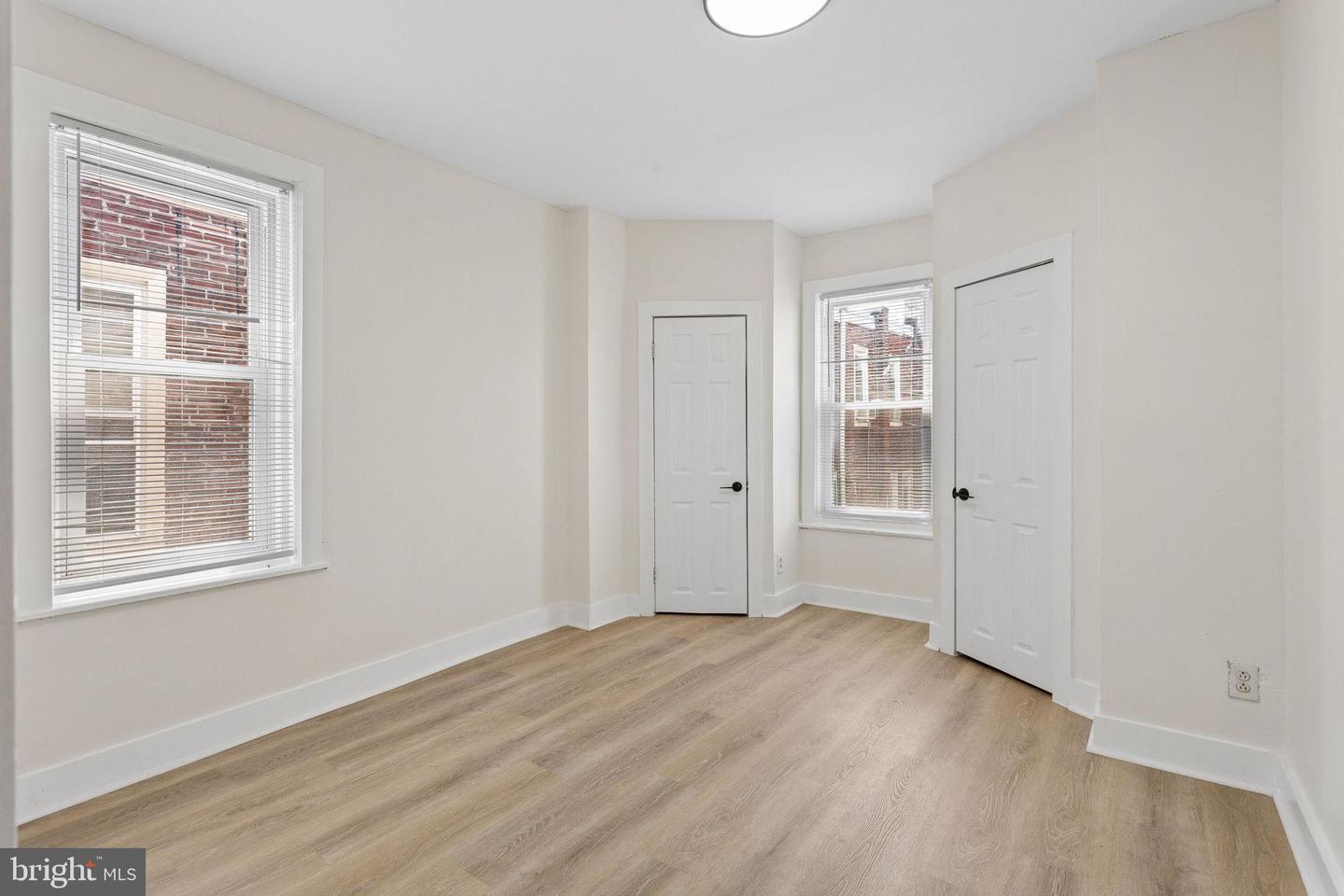 5532 Addison St Property Photo 32