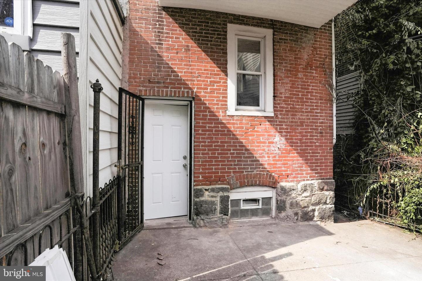 5532 Addison St Property Photo 35