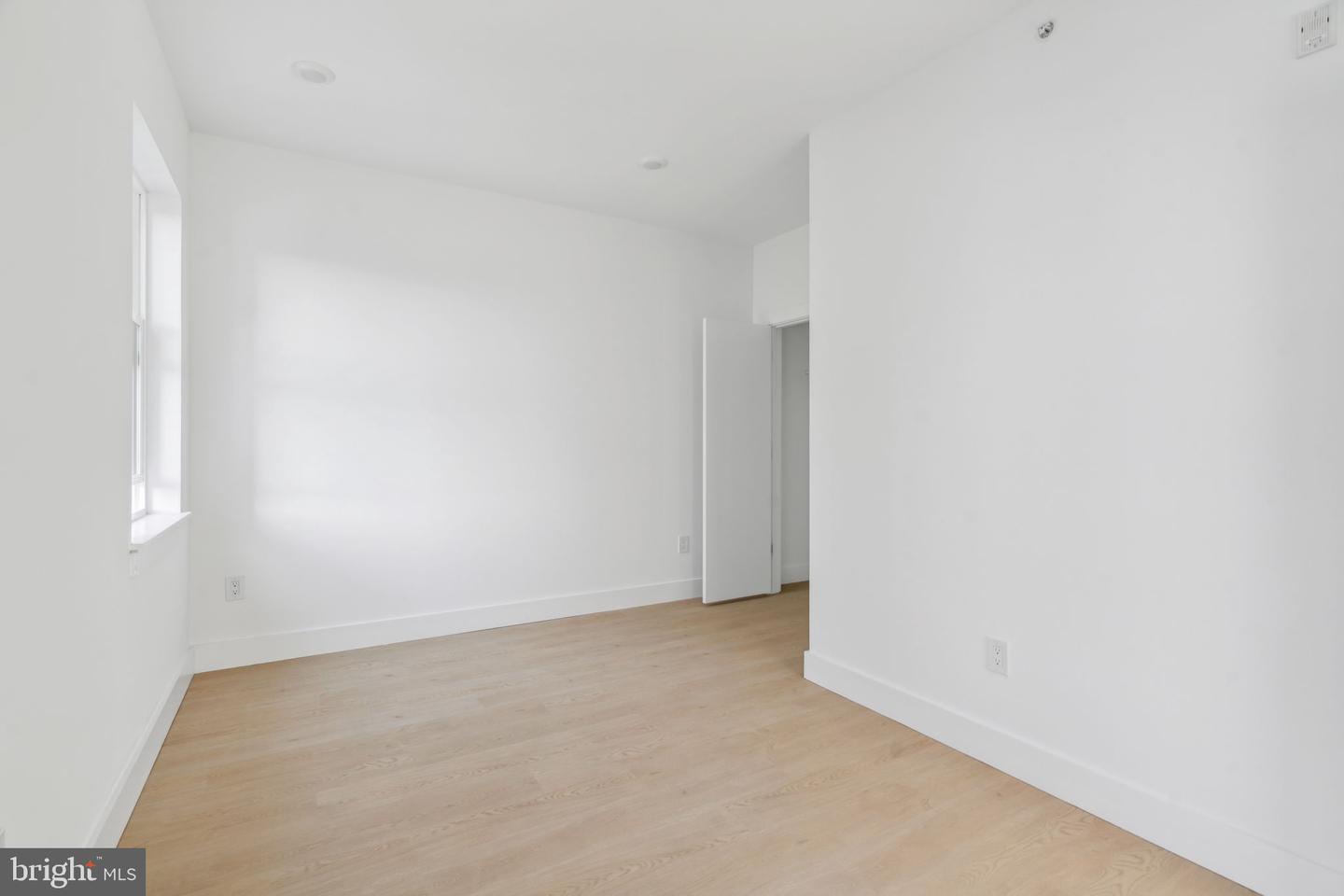 2400 W Montgomery Ave #8 Property Photo 5