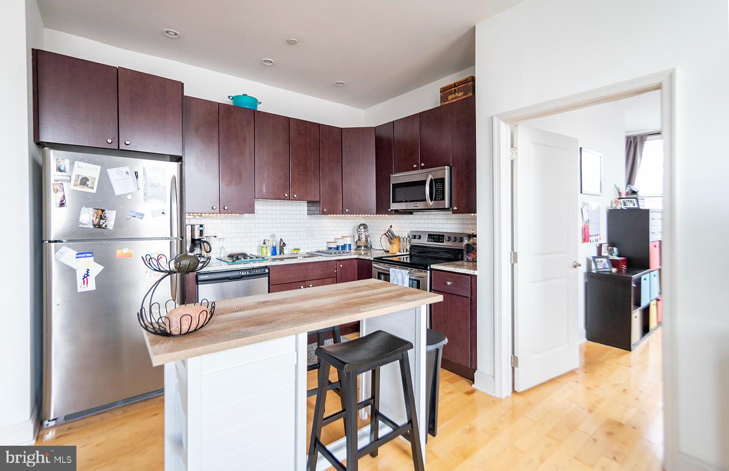 427 MONROE ST #UNIT 302 Property Photo 1