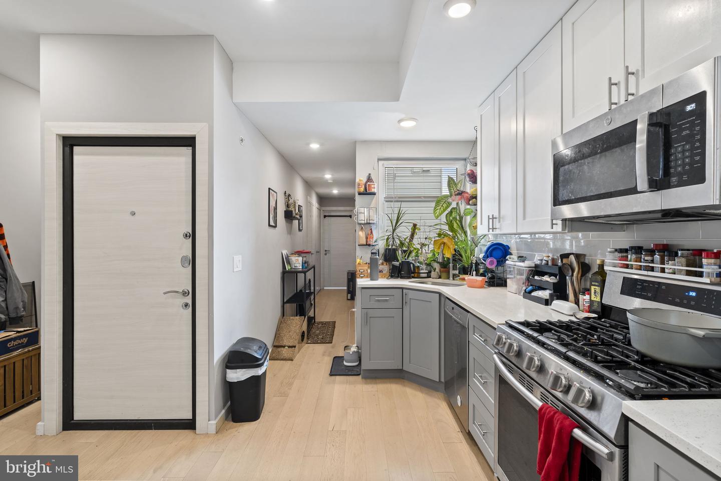 2110 W Master St #c Property Photo 4