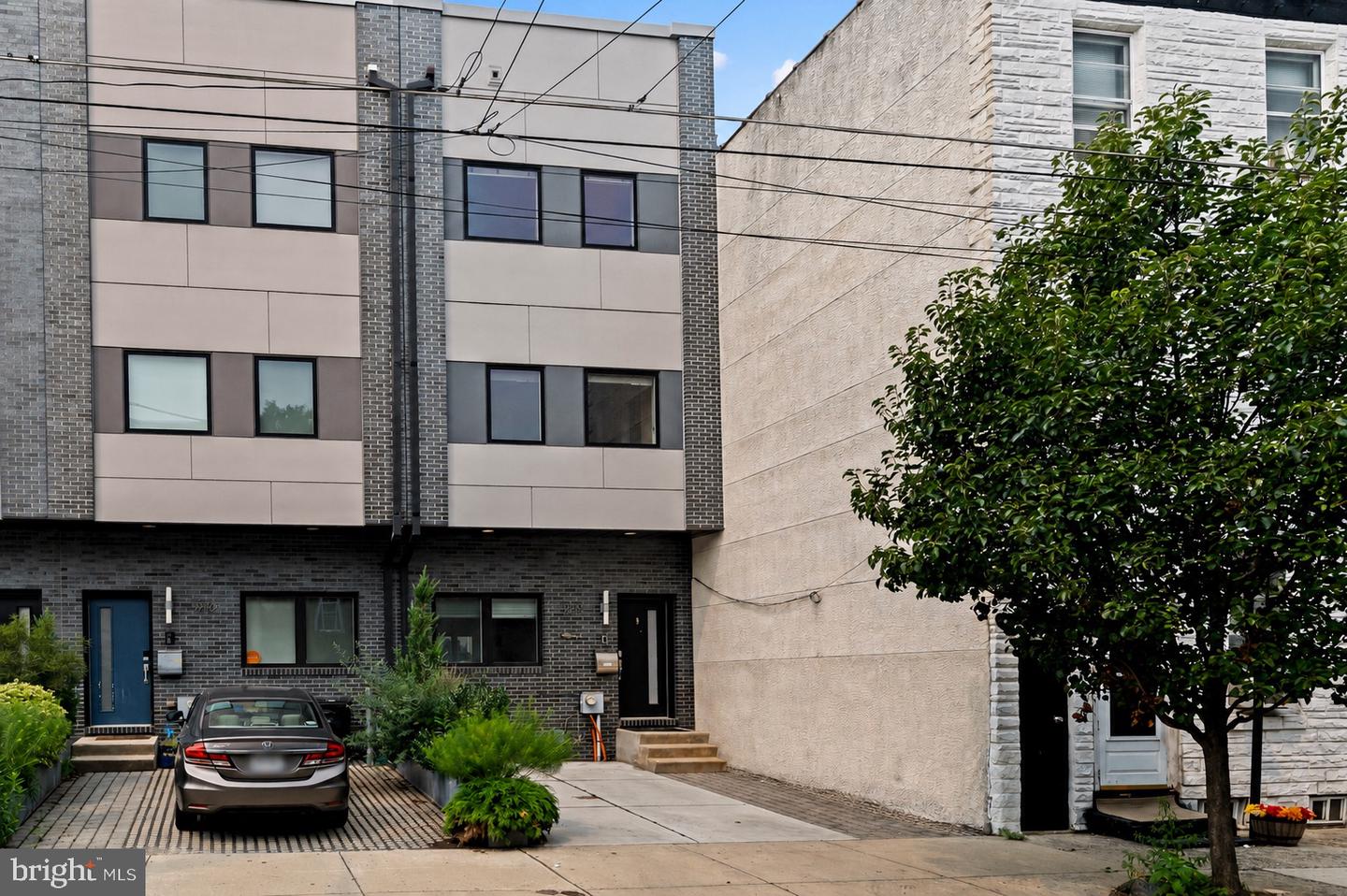 1220-20 Crease St Property Photo 1