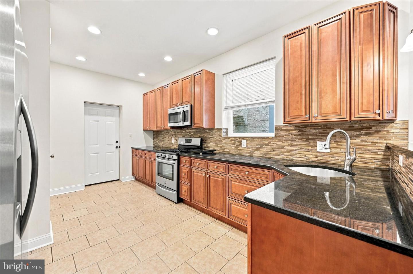 1027 S 50th St Property Photo 11