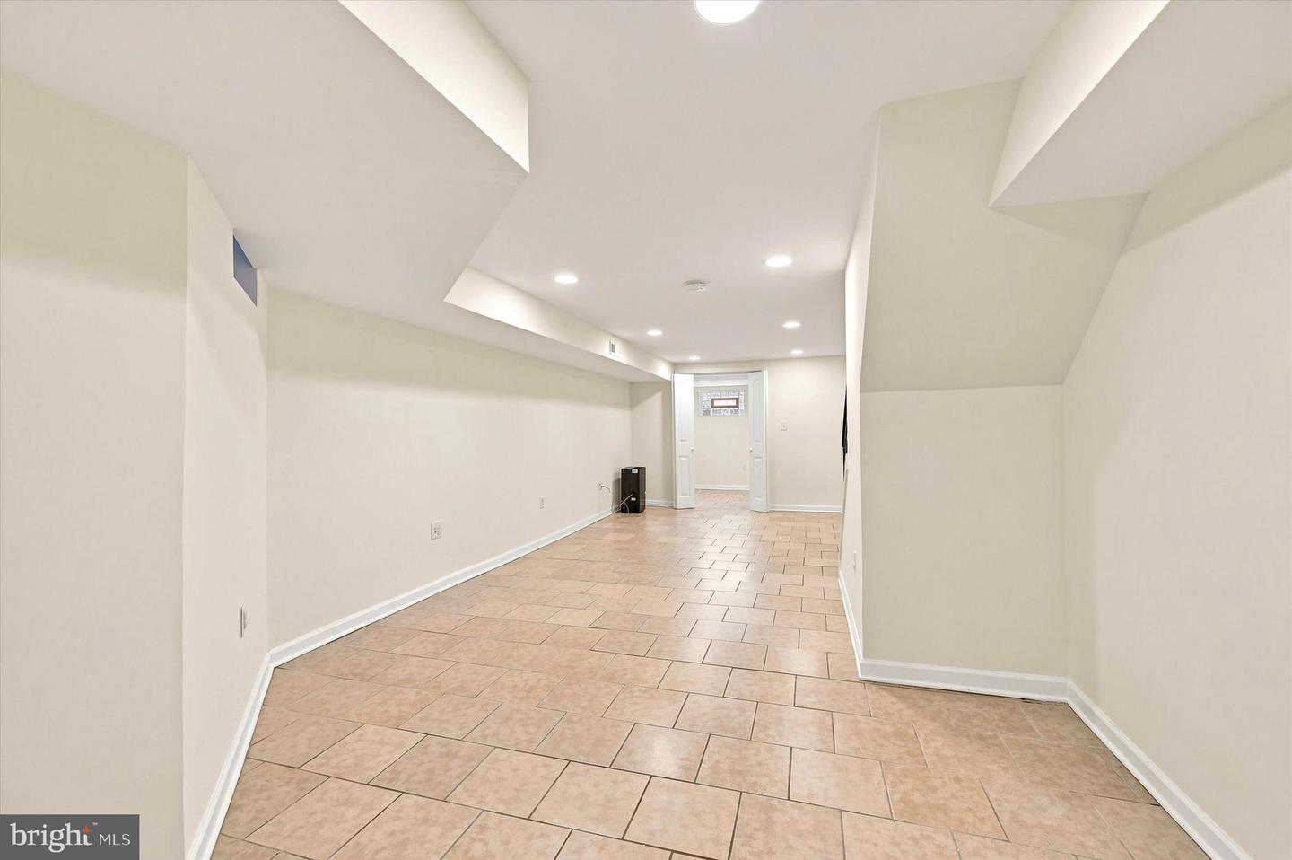 1027 S 50th St Property Photo 24