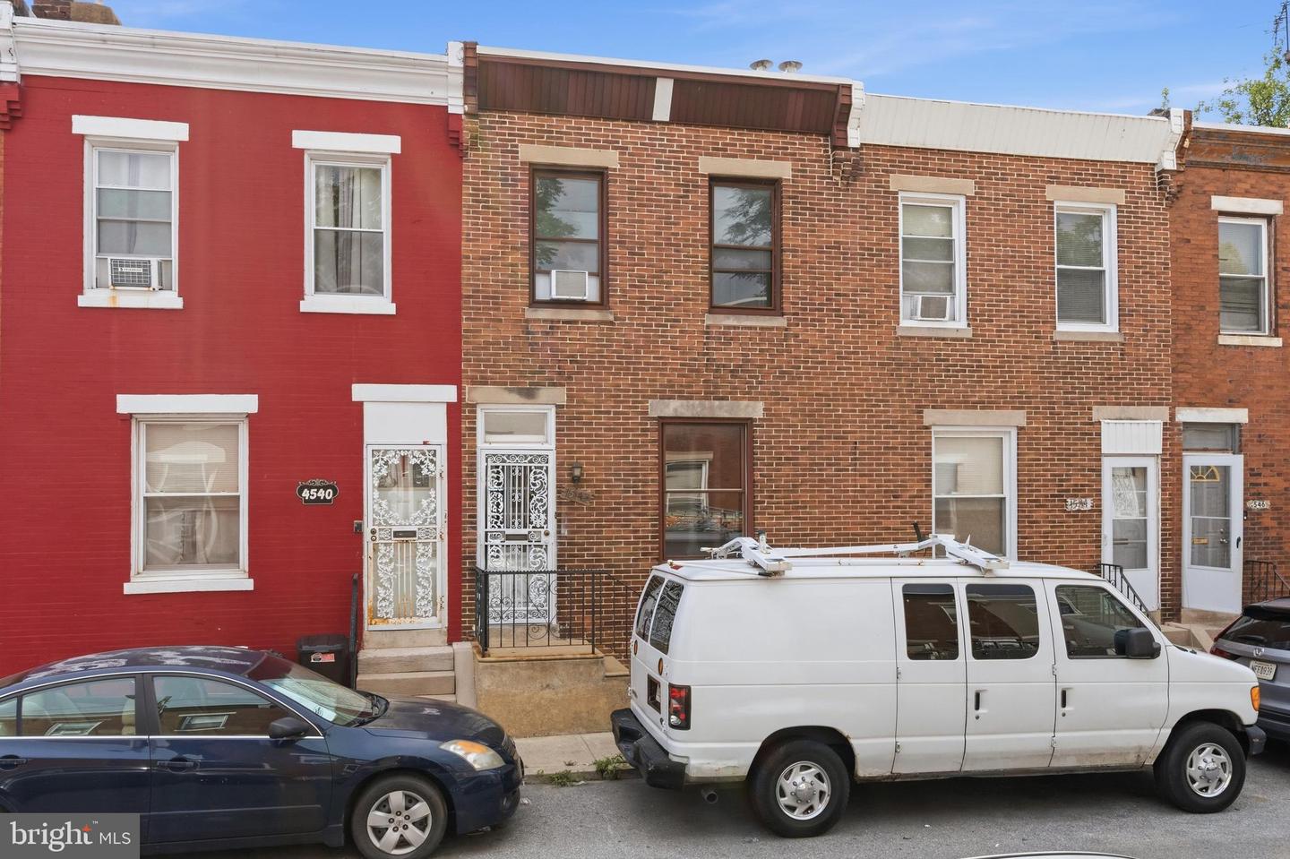 4542 N Mole St Property Photo 3