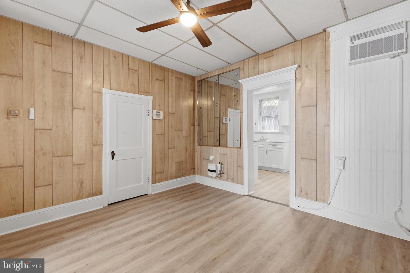 4542 N Mole St Property Photo 6