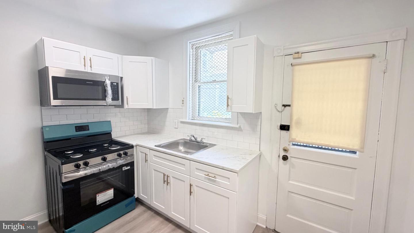 4542 N Mole St Property Photo 11