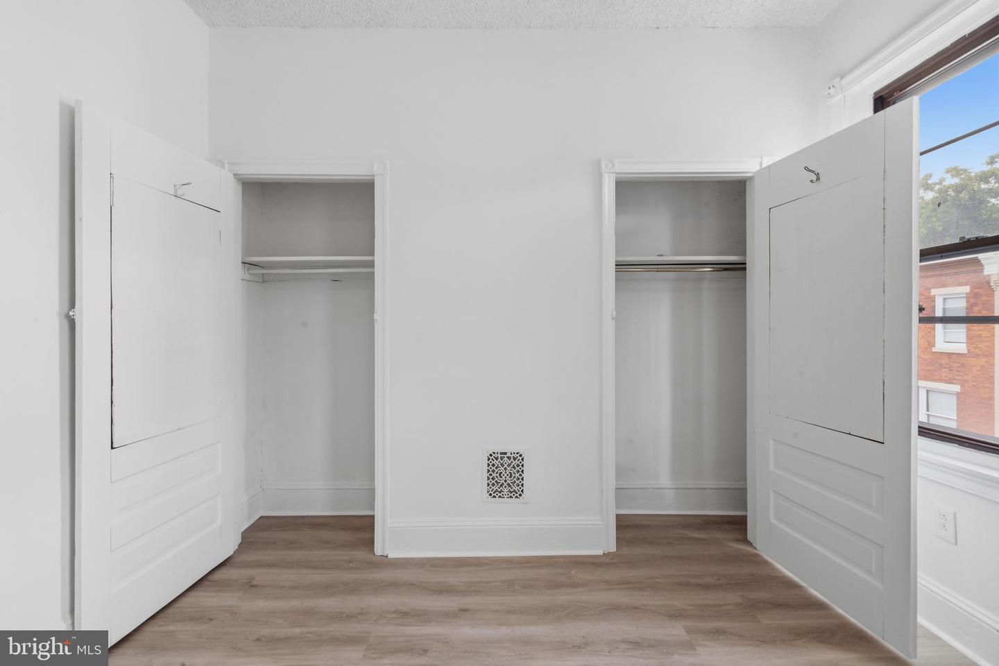 4542 N Mole St Property Photo 17
