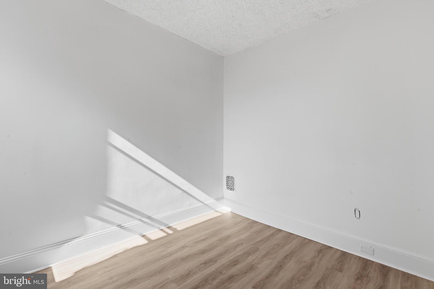 4542 N Mole St Property Photo 18