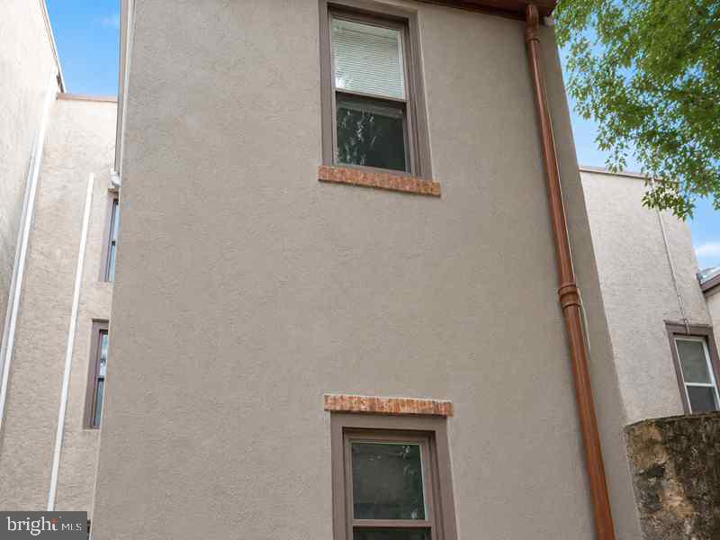 969 N Randolph St Property Photo 3