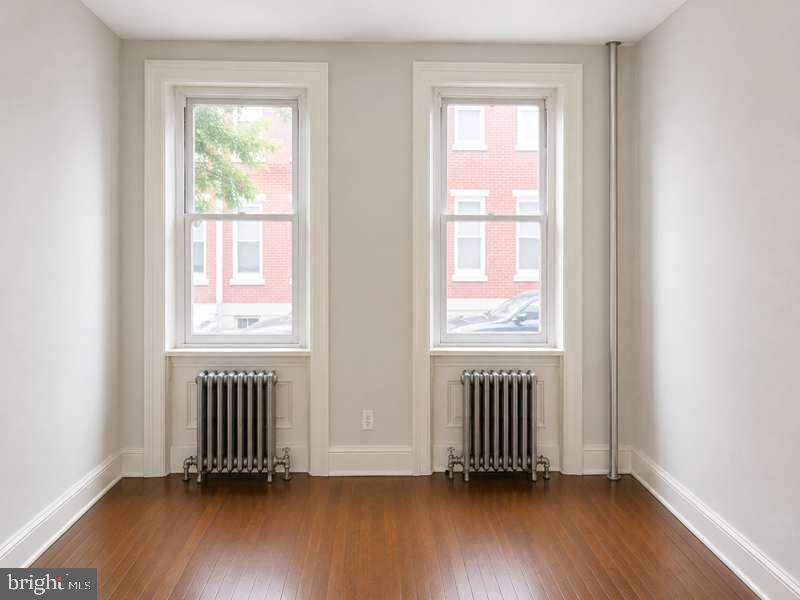 969 N Randolph St Property Photo 5