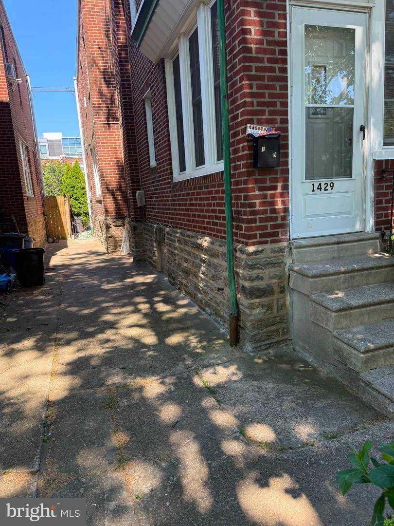 1429 Englewood St Property Photo 2