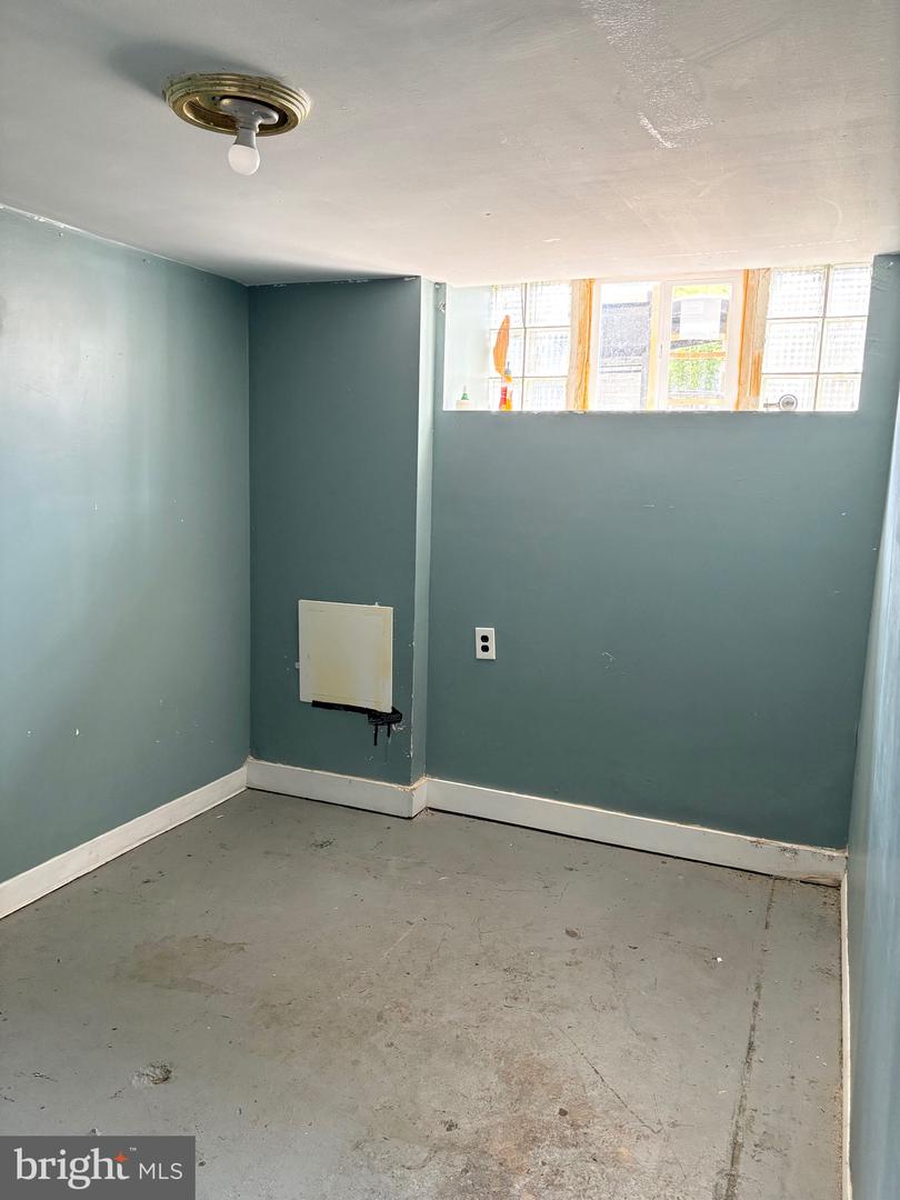 6638 Horrocks St Property Photo 11