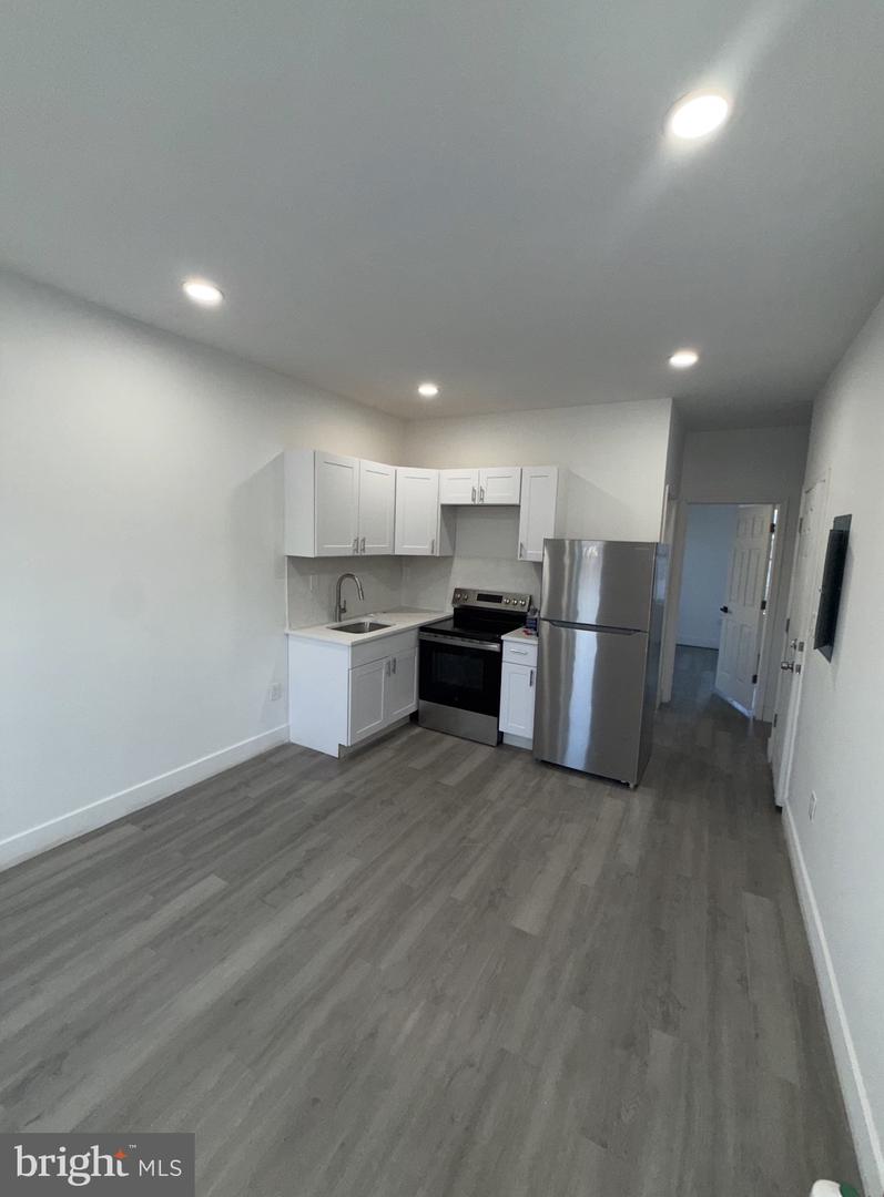6400 Glenmore Ave Property Photo 6