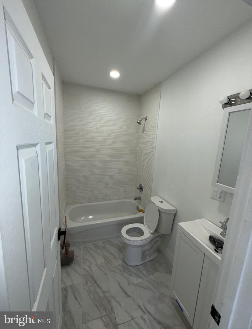 6400 Glenmore Ave Property Photo 7