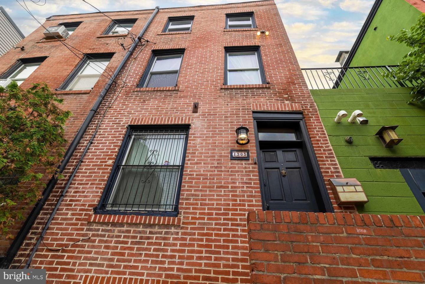 1305 Rodman St Property Photo 3