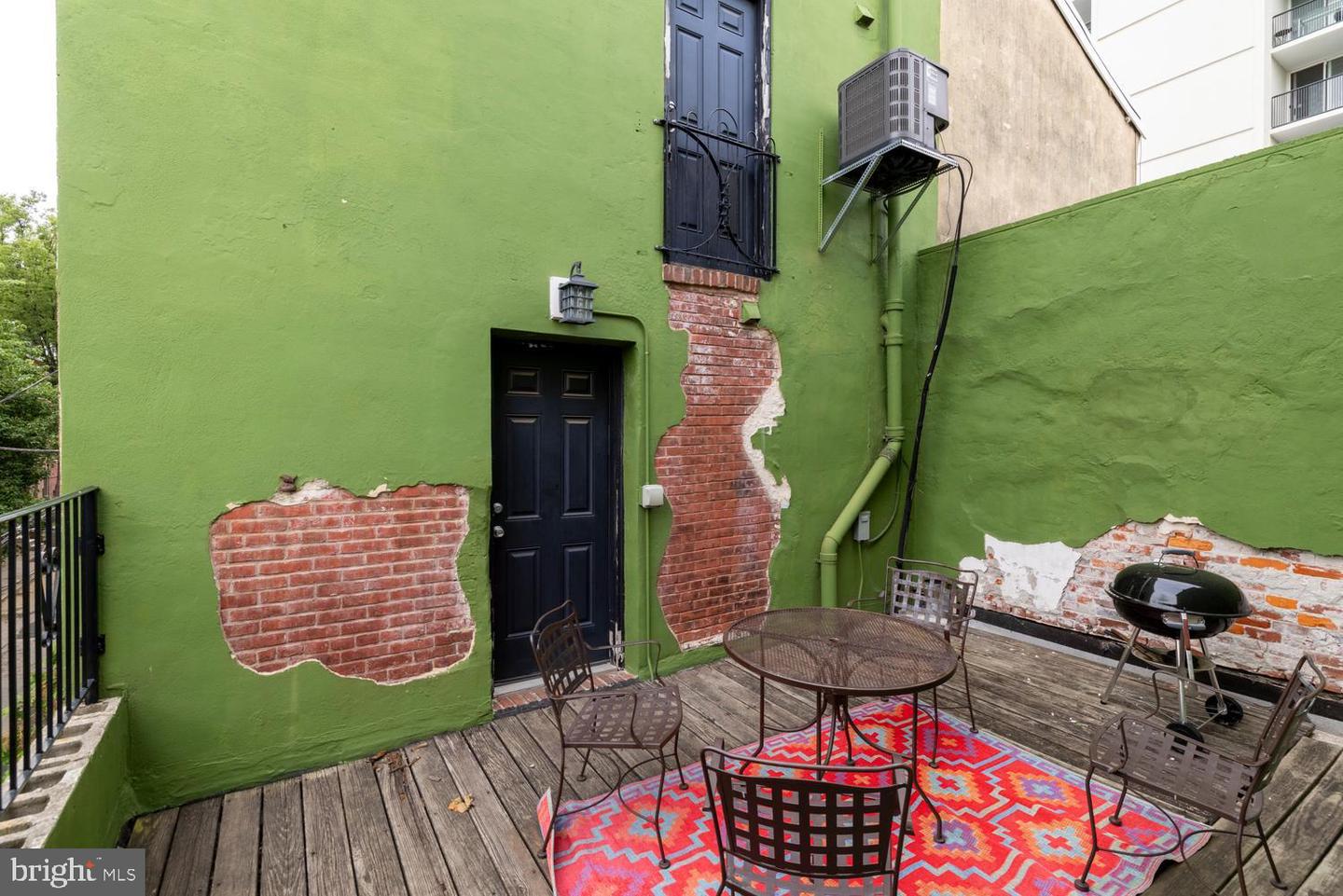 1305 Rodman St Property Photo 7