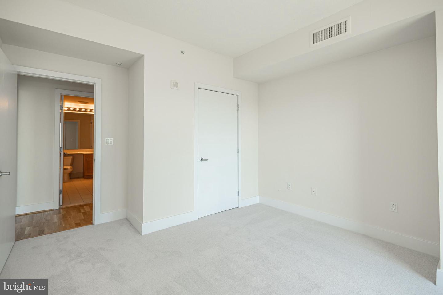 717 S Chris Columbus Blvd #1509 Property Photo 23