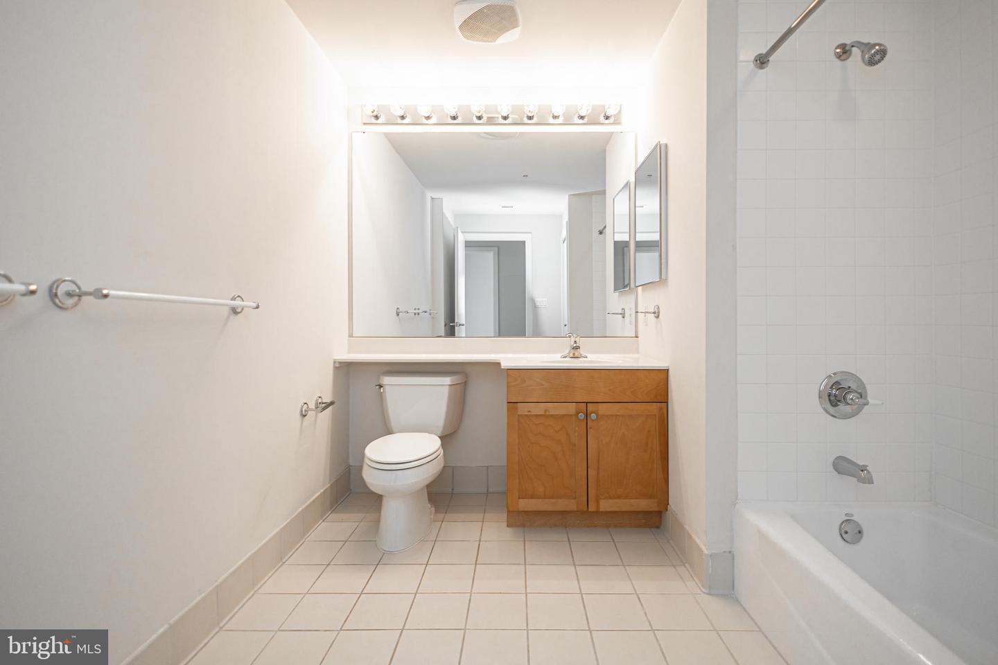 717 S Chris Columbus Blvd #1509 Property Photo 25
