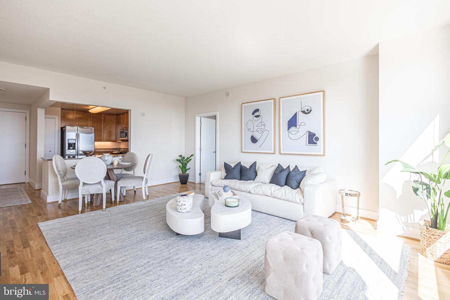 717 S Chris Columbus Blvd #811 Property Photo 4