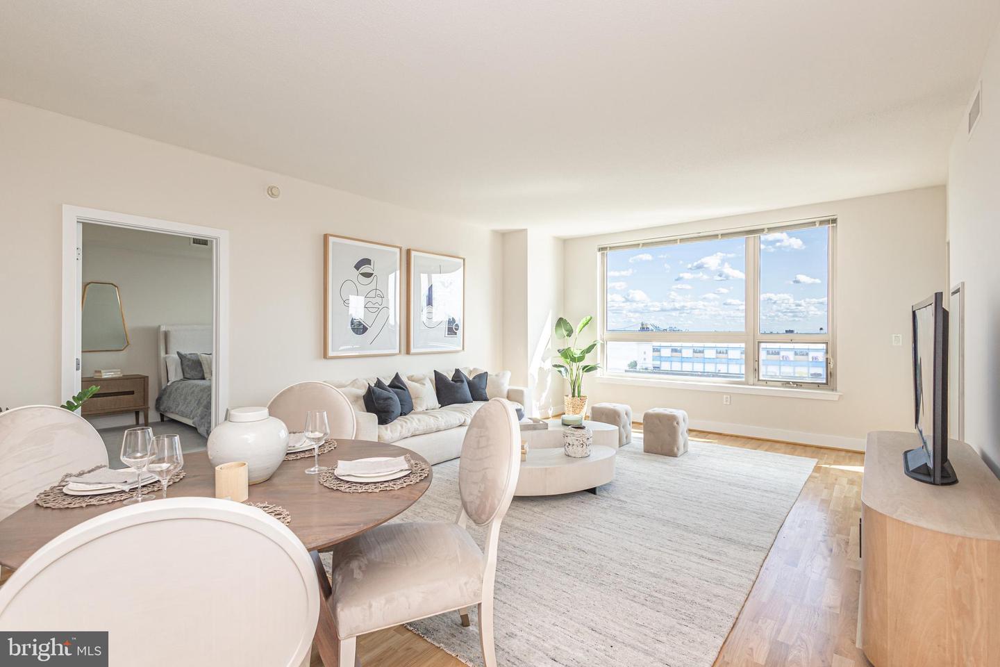 717 S Chris Columbus Blvd #811 Property Photo 7