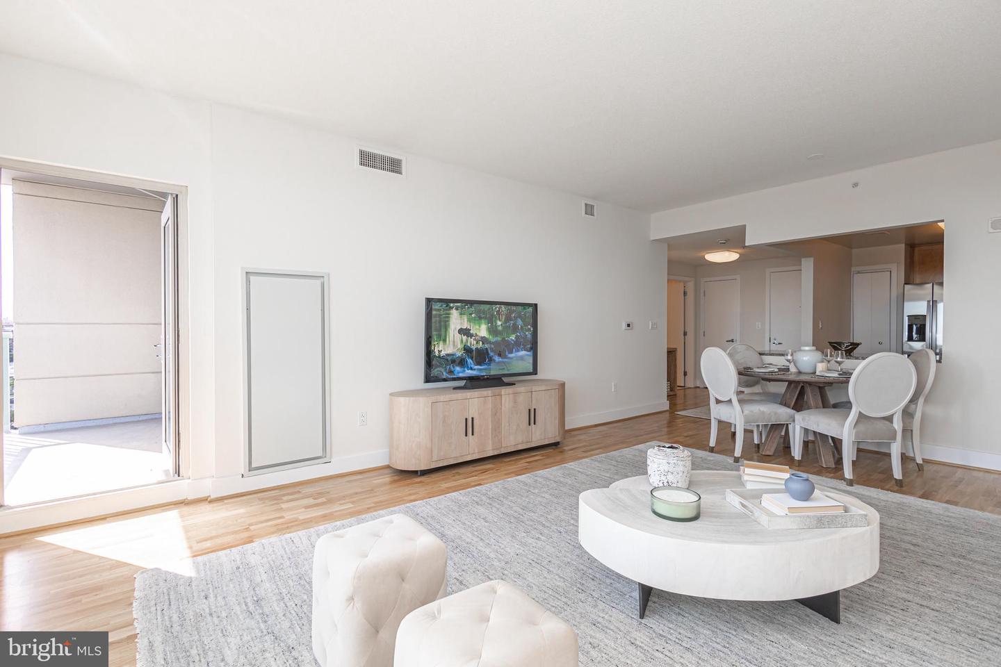 717 S Chris Columbus Blvd #811 Property Photo 10