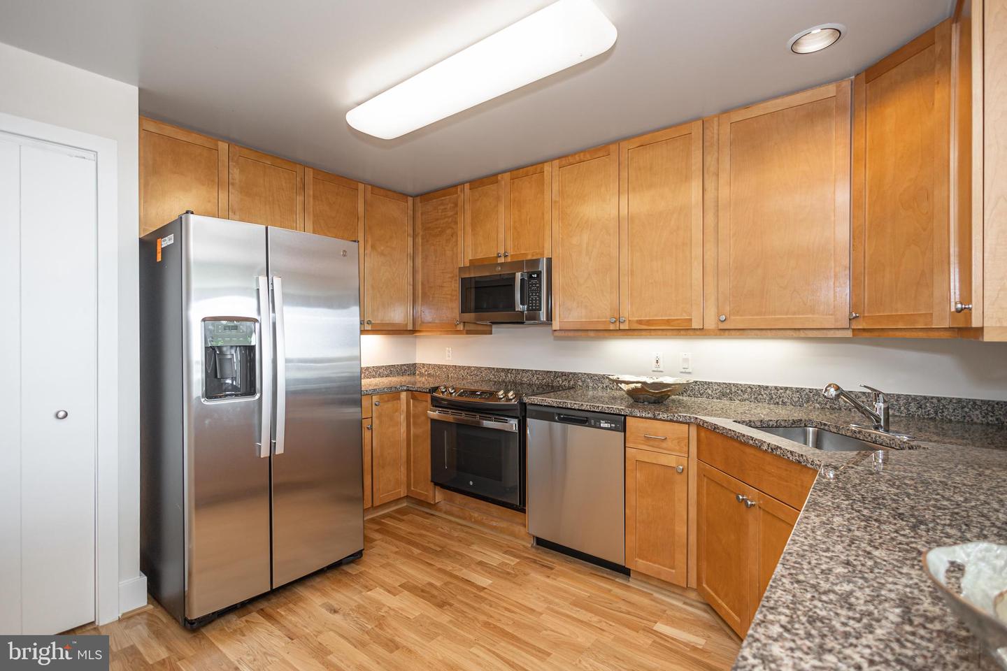 717 S Chris Columbus Blvd #811 Property Photo 12