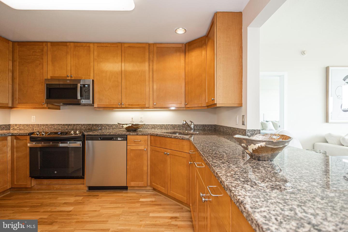 717 S Chris Columbus Blvd #811 Property Photo 16