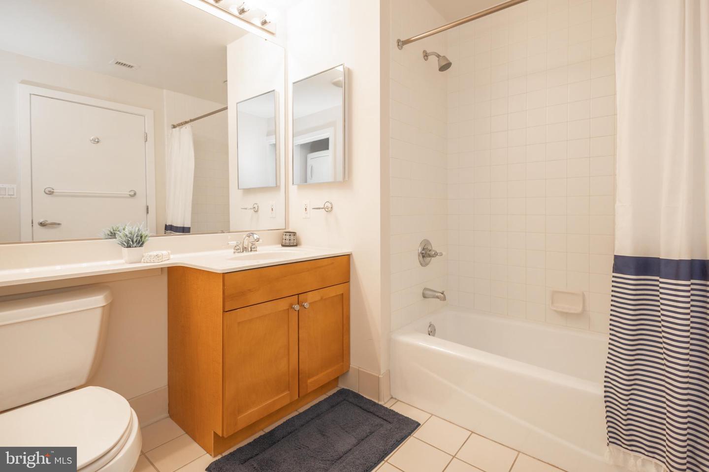 717 S Chris Columbus Blvd #811 Property Photo 24
