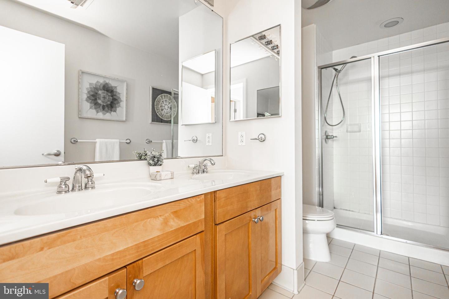 717 S Chris Columbus Blvd #811 Property Photo 30