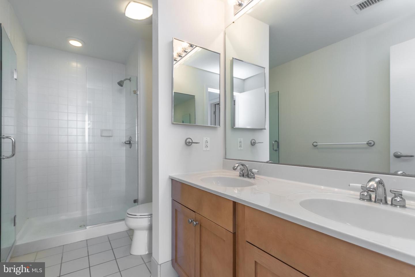 717 S Chris Columbus Blvd #811 Property Photo 31