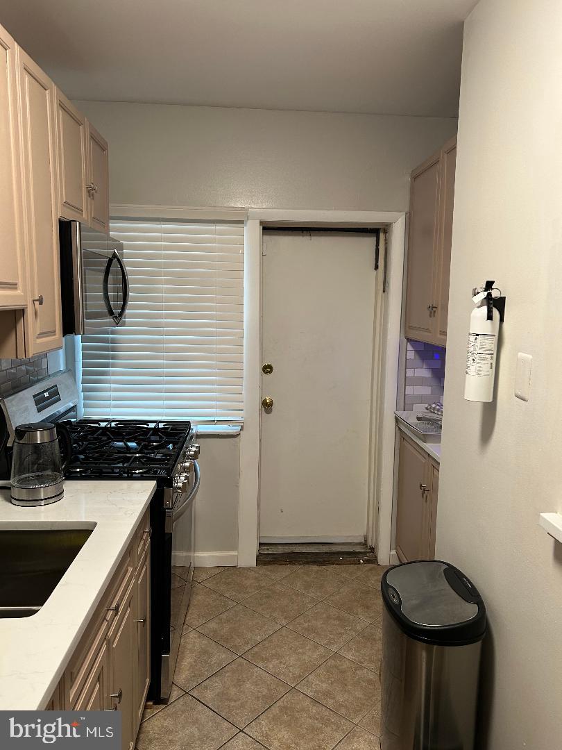 5223 Diamond St Property Photo 8
