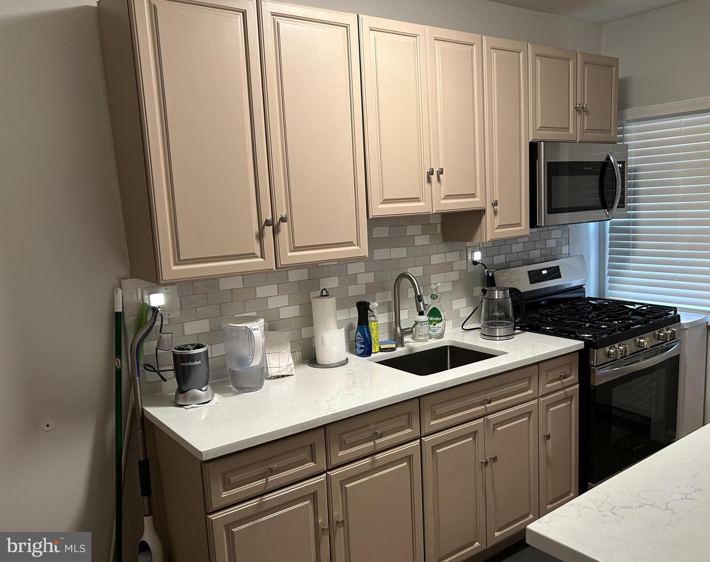 5223 Diamond St Property Photo 9