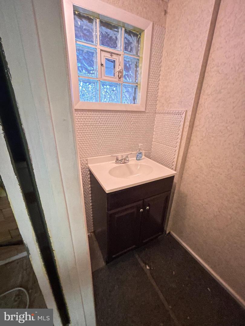 5223 Diamond St Property Photo 17