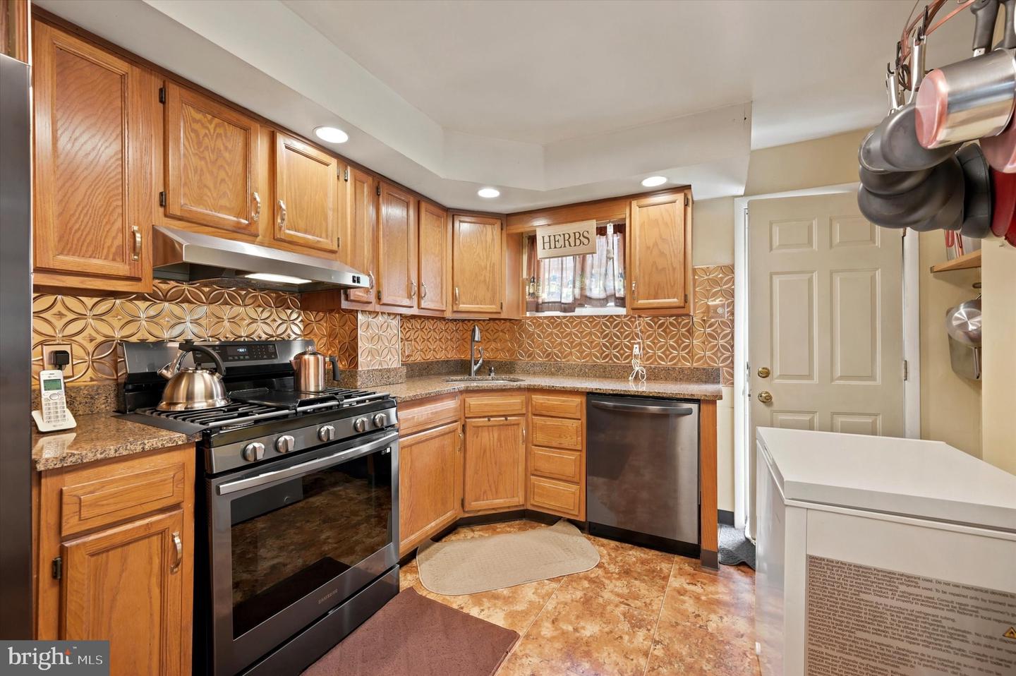 232 S Cecil St Property Photo 4