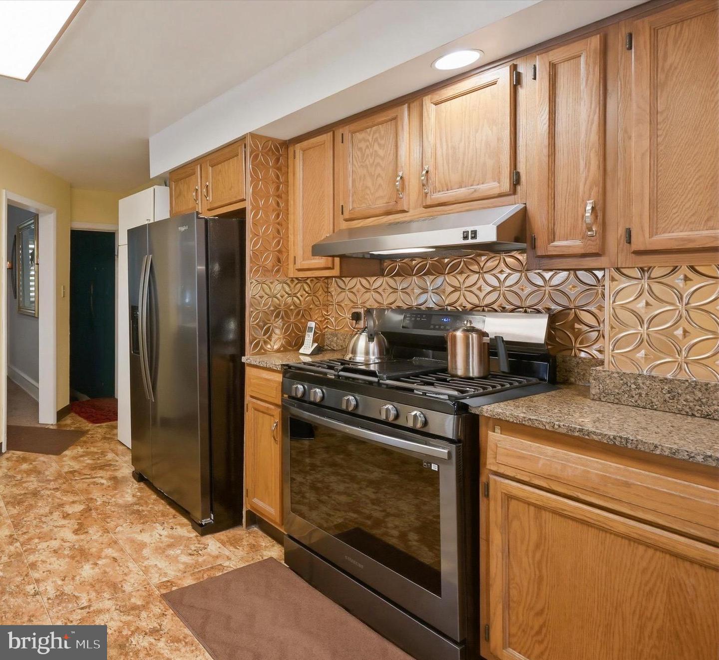 232 S Cecil St Property Photo 5